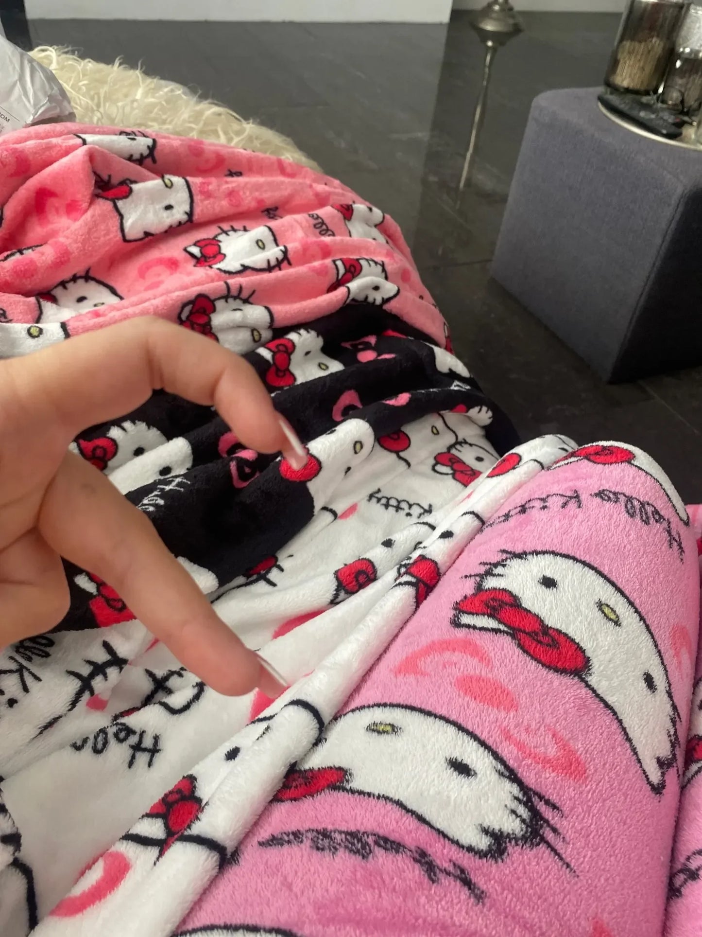 Hello Kitty spodnie piżamowe – anime spodnie piżamowe dla kobiet, z motywem kreskówkowym. Idealne także jako komplet dla par. Wygodne, luźne spodnie do spania i noszenia w domu, w stylu Y2K i kawaii.